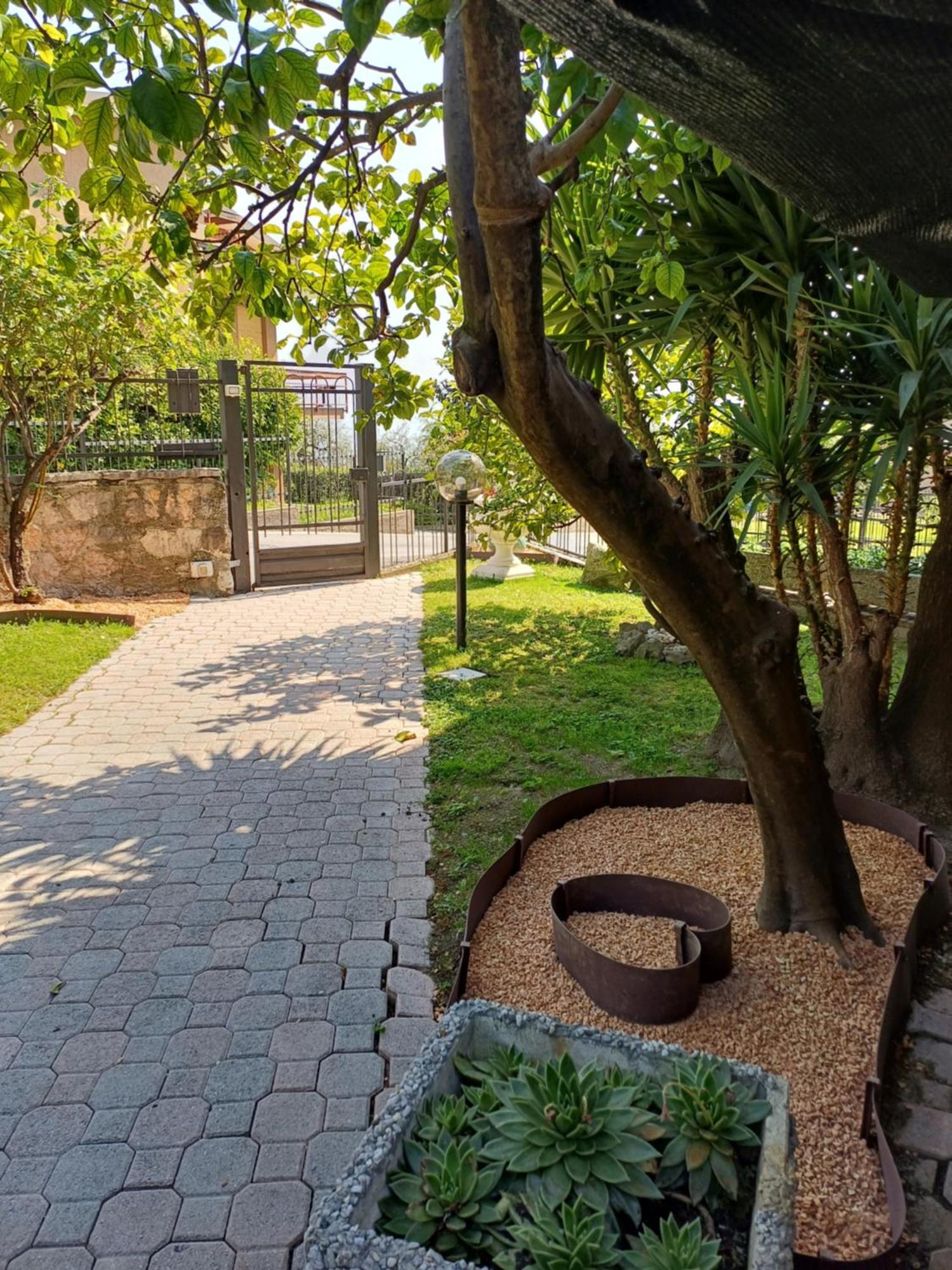 Oma Margareta Apartment ลีโมเนซุลการ์ดา ภายนอก รูปภาพ